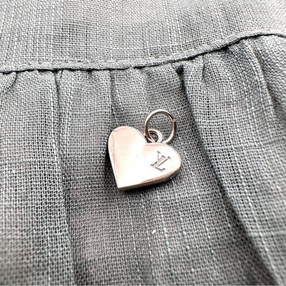 Louis Vuitton charm w/bonus gift. AUTHENTIC. - Picture 5 of 6